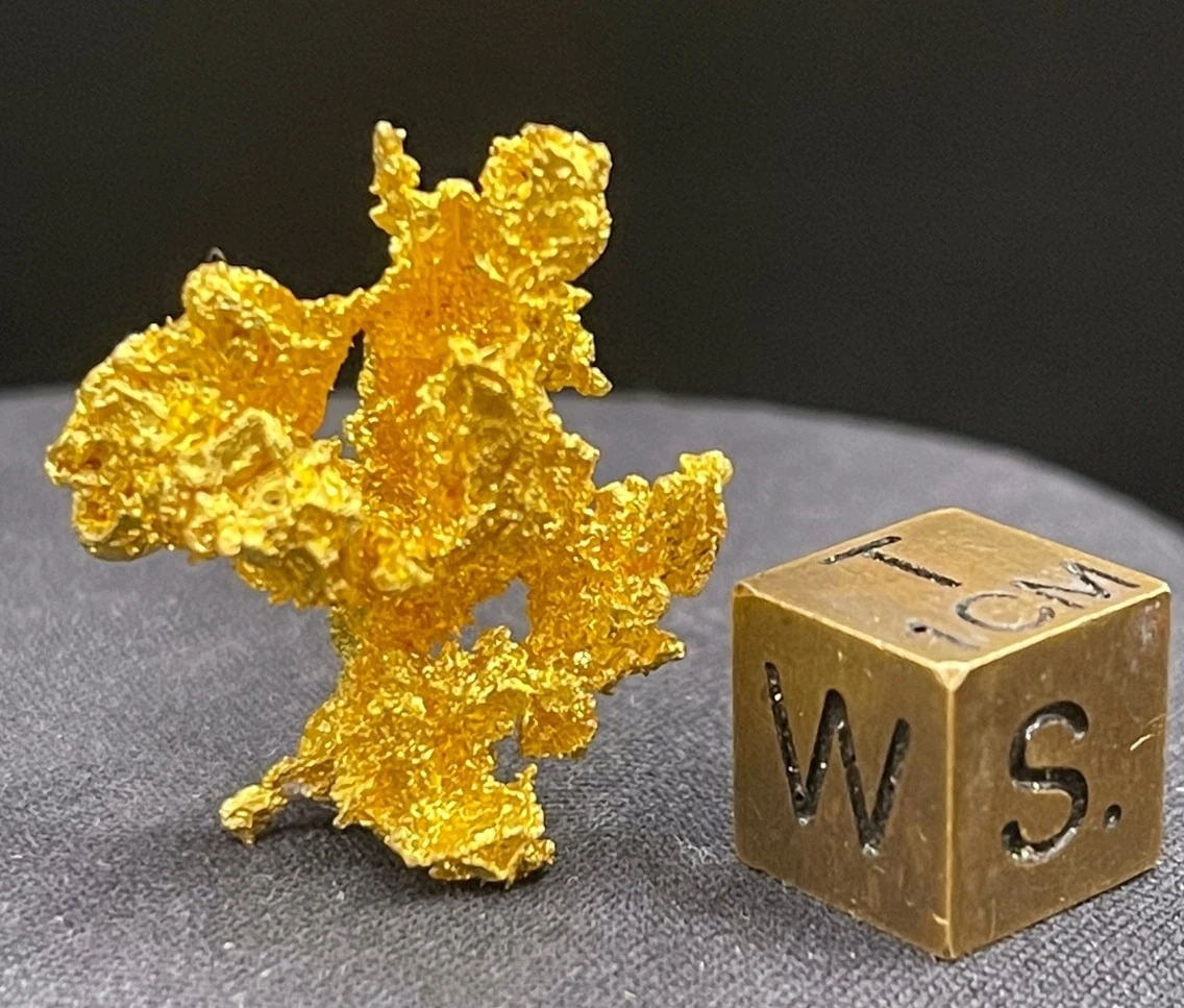 Naturgold – filigrane Goldkristallisation aus Marokko